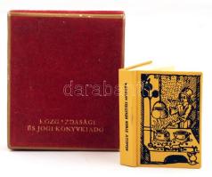 Némelly étkek készítési módgya. XVIII. századi kéziratokból összeállította Schram Ferenc. Bp., 1972, Egyetemi Nyomda. 216. számozott példány, kiadói műbőr kötés, jó állapotban, dísztokban.