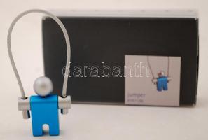 Troika Jumper : vidám ugrálókötelező kulcstartófigura, kék színben, polírozott kivitelben