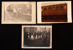 cca 1914-1918 Katonák vonaton, 12x9 és 14x9 cm-es méretben / cca 1914-1918 Soldiers and trains, 3 military photos