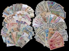 295db vegyes külföldi bankjegy, közte lengyel, jugoszláv, román, görög, orosz bankjegyek T:vegyes
29...