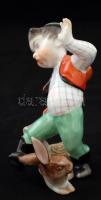 Herendi vadászó fiú, kézzel festett, jelzett, hibátlan, m:12 cm