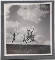 cca 1930 Dr. Csörgeő Tibor (1896-1968): Szabadon és boldogan, jelzés nélküli vintage fotó a szerző hagyatékából, 5,5x5,5 cm