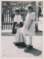 cca 1935 Reich Péter Cornel: Az első lépés, pecséttel jelzett vintage fotó, 24x18 cm