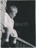 cca 1938 Reich Péter Cornel: Anyát várom, pecséttel jelzett vintage fotó, 23x17 cm