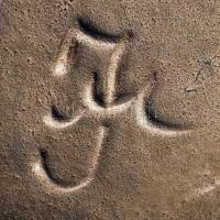 Miklós János (1950-): Angyalka. Mázas kerámia, jelzett, hibátlan, 11×13 cm