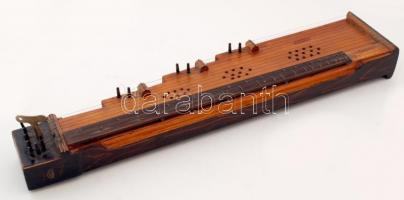 Régi citera, hangolókulccsal, h: 75 cm