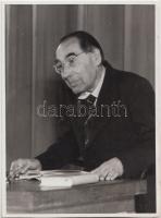 cca 1980 Grétsy László (1932) nyelvész, főiskolai tanár, televíziós személyiség, a magyar nyelvművel...