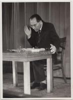 cca 1980 Grétsy László (1932) nyelvész, főiskolai tanár, televíziós személyiség, a magyar nyelvművel...