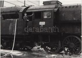 1981 A metró Kőér utcai kazánházának üzembe helyezéséig egy régi gőzmozdony szolgált hőközpontként, ...