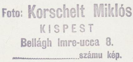 cca 1938 Korschelt Miklós (1900-1982): Templomi gyülekezet, pecséttel jelzett vintage fotóművészeti ...