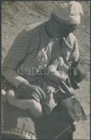 cca 1935 Gaál Margit: Ebédidő, aláírt vintage fotóművészeti alkotás, 17x11 cm