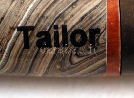 Nagy pipa gyűjtemény: 25 db fából készült pipa, egy részük díszesen faragott, többük különféle márká...