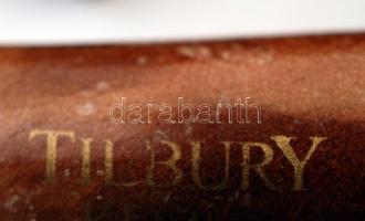 Nagy pipa gyűjtemény: 25 db fából készült pipa, egy részük díszesen faragott, többük különféle márká...