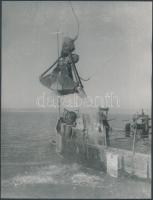 cca 1960 Kotróhajó a Balatonban, Tiszavölgyi József fotóriporter felvételei, 3 db későbbi nagyítás, ...