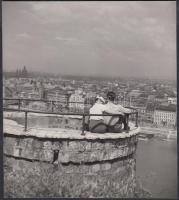 cca 1935 Szöllősy Kálmán (1887-1976): Budapesti panoráma a Gellért-hegyről, pecséttel jelzett vintage fotó, 19,5x17,5 cm