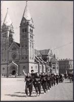 cca 1954 Bojár Sándor fotóriporter pecséttel jelzett vintage sportfotója nyíregyházi sportolókról, publikálva a Képes Sportban, 18x13 cm