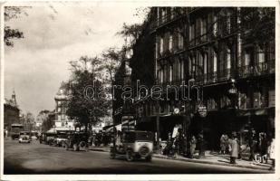 Paris, Boulevard et la Place St. Michel / square, automobiles