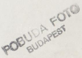 cca 1950 Pobuda fotó (Budapest): Pesterzsébeti iskola torna órája, feliratozott, pecséttel jelzett v...