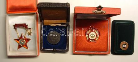 Érmek,kitűzők,plakettek,kíváló jelvények, mini porszívó,repi öngyujtó,óra és egyéb érdekességek