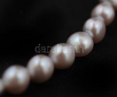 Tenyésztett gyöngyből készült dekoratív gyöngysor, h: 40 cm