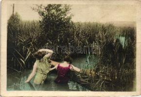 Fürdőző hölgyek egy tóban, kisméretű lap (7 cm x 10 cm), Bathing ladies in a lake, minicard (7 cm x 10 cm)