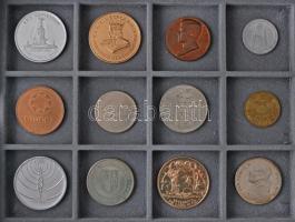 24db-os vegyes magyar és külföldi emlékérem, díjérem az Éremművészeti Intézet éremtartó kazettájában...