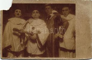 36 db RÉGI motívumlap több lithoval és fotóval; hölgy, művész, gyerek, üdvözlő / 36 old motive cards...