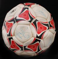 A magyar labdarúgó-válogatott tagjainak aláírásai futball-labdán, Lothar Matthäus szövetségi kapitánysága idejéből (2004-2005), összesen 10 db aláírás