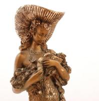 Kalapos nő galambbal, festett műgyanta, jelzés nélkül, kopott, m:48 cm