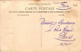 Hué, Un coin de Marché / market place