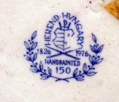 Herendi pikkelymintás nyúlpár, kézzel festett, jelzett, apró kopásnyomokkal, m: 9 cm