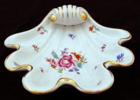 Kagyló alakú virágmintás Herendi porcelán kínáló, kézzel festett, jelzett, kopásnyomokkal, 22,5×22 c...