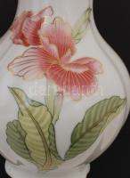 Bavaria virággal díszített porcelán váza, matricás, hibátlan, jelzett, m: 22 cm