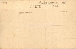 Betsileo (Madagascar) Marchand de charbon / coal vendor