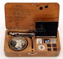 Régi, fém, kétkarú, patika mérleg, súlyokkal, eredeti fadobozban, (kis hibával) / Vintage two plate brass scale with fault