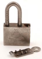 Verdun lakat "kulccsal" / Vintage lock with interesting key