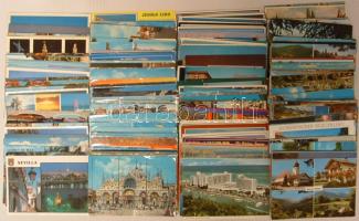 400 db modern német, USA, olasz, spanyol városképes képeslap, sok bélyeges