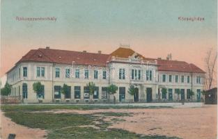 Budapest XVI. Rákosszentmihály, Községháza, csarnok, &quot;Védd meg a proletárok hatalmát!&quot; felirat ablakon