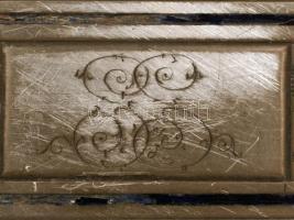 Ezüst (Ag) cigarettatárca indamotívummal díszítve, kipattogzott kék zománc berakással, jelzett, 161 ...