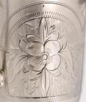 Antik orosz (Moszkva, 1872) ezüst(Ag) vodkás pohár cizellált virág díszítéssel, jelzett, mesterjelle...