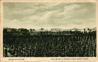 Balatonalmádi fürdő, villa lakások a Balaton parton, szőlők között, Gyenes Lajos kiadása (EK)