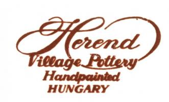 Szőlőmotívumos porcelán váza, kézzel festett, jelzett, hibátlan, m:  18,5 cm