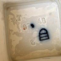 Altwien porcelán fűszertartó, kézzel festett, jelzett, a teteje hiányzik, apró kopásnyomokkal, 7,5×7...