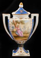 Kisméretű gazdagon díszített jelenetes Altwien porcelán díszváza fedéllel, kézzel festett, jelzett, ...