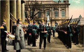 Berlin, Ablösung der Neuen-Wache Unter den Linden; Serie Berliner Leben / changing of guards