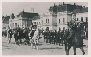 Nagyvárad, bevonulás, Horthy Miklós a vasútállomásnál / entry of the Hungarian troops by the railway station