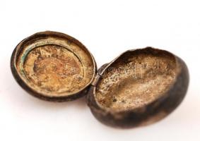 Ezüst (Ag.) gyógyszertartó medál, jelzés nélkül, d:2,5 cm, nettó:3,9 gr