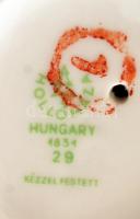 Hollóházi hegedülő porcelán kisfiú, kézzel festett, jelzett, apró kopásnyomokkal, m: 14 cm