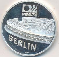 NSZK 1974. "Labdarúgó Világbajnokság - Berlin" Ag emlékérem tanúsítvánnyal (13g/1000/30mm) T:2 (PP) GFR 1974. "FIFA World Cup - Berlin" Ag commemorative medallion with certificate (13g/1000/30mm) C:XF (PP)