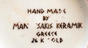Görög mázas kerámia, aranyozott, matricás, jelzett, apró kopásnyomokkal, d: 8 cm, m: 13,5 cm